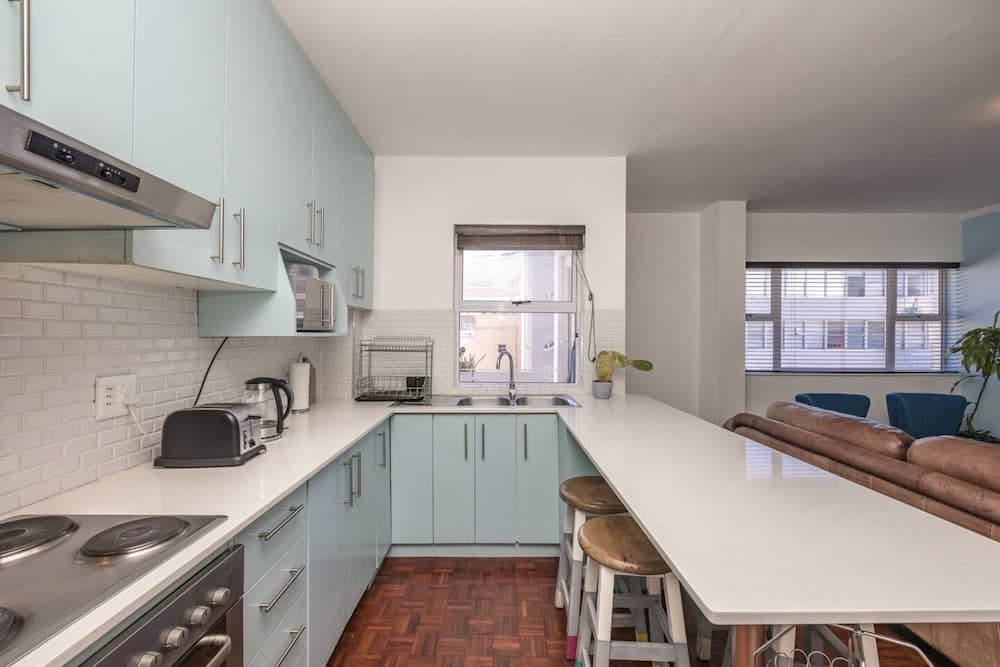 Centrally Located 2 Bedroom Apartment in Cape Town