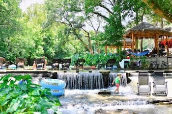 3 Son's Rio Cibolo - Birdhouse Cabin