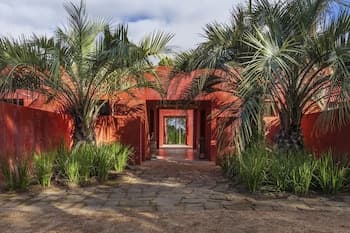 LUZ Culinary Wine Lodge