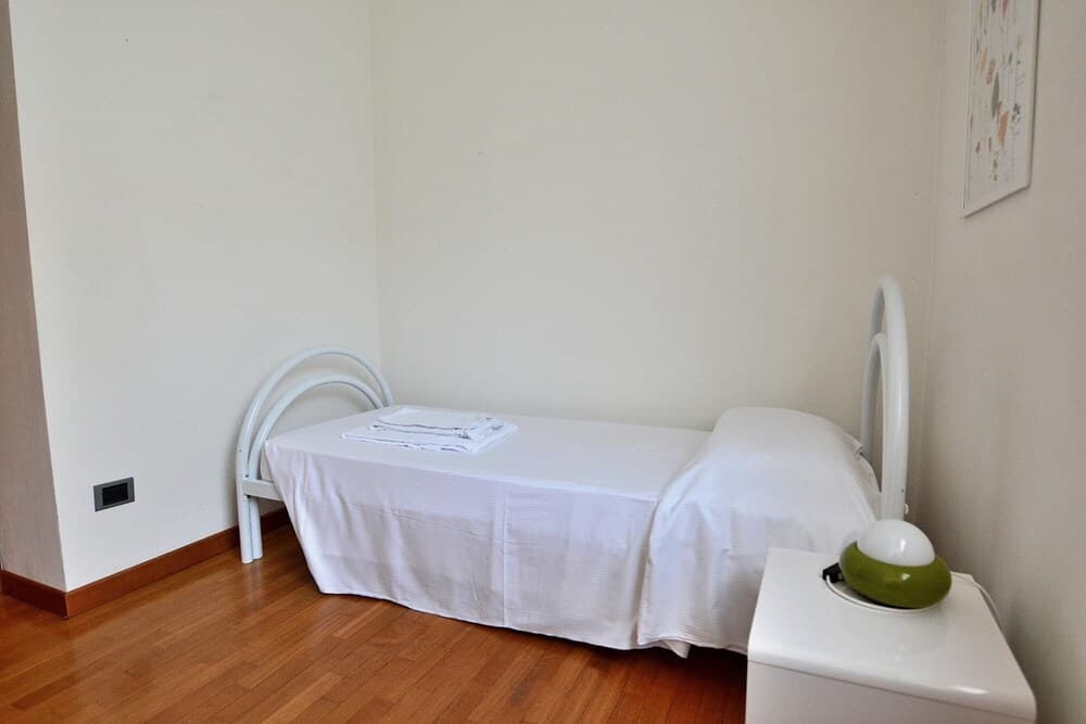 Casa Beatrice - 5 Sleeps Close to the Lake in Pai di Torri del Benaco