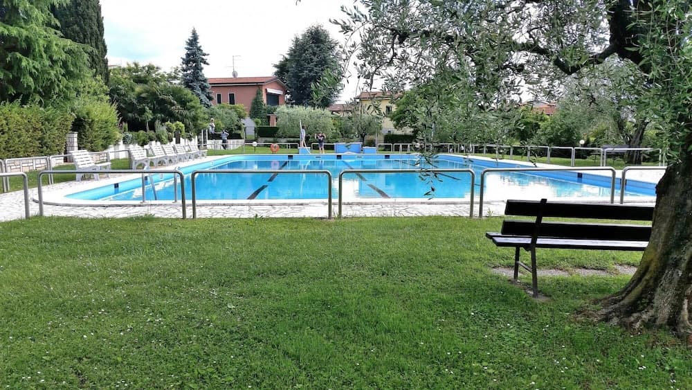 Villa Lisi - Sleeps 8 Private Garden in Residence With Pool in Bardolino