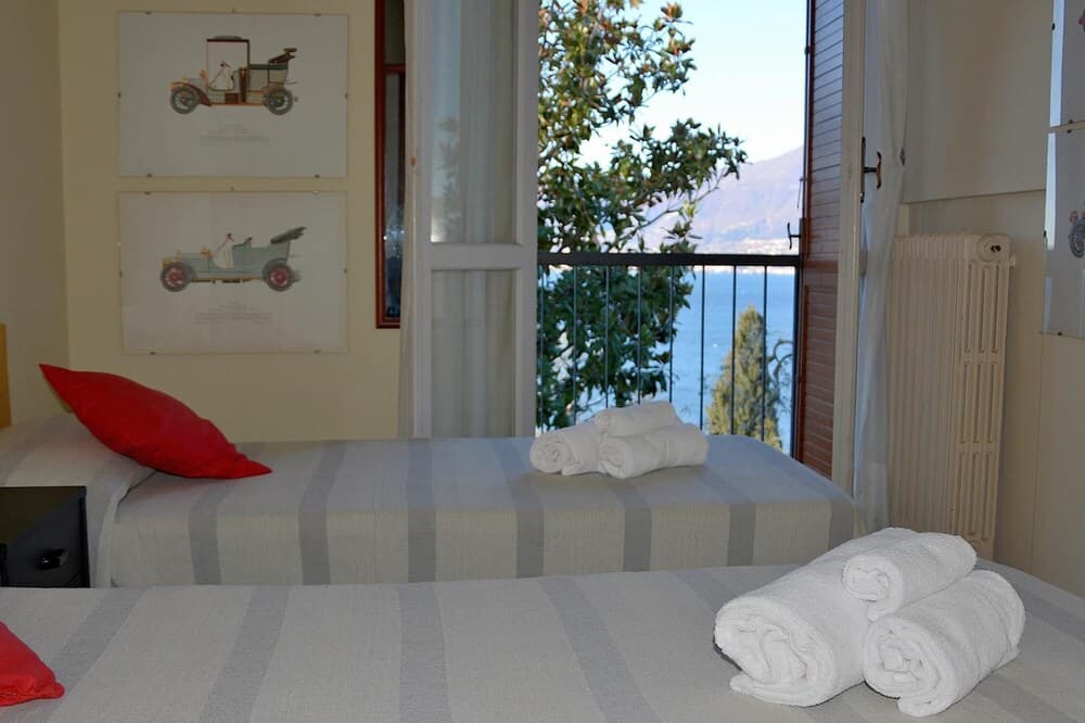 Villa Retr Alle Rossone - Sleeps 7 With Breathless Lake View in Torri del Benaco