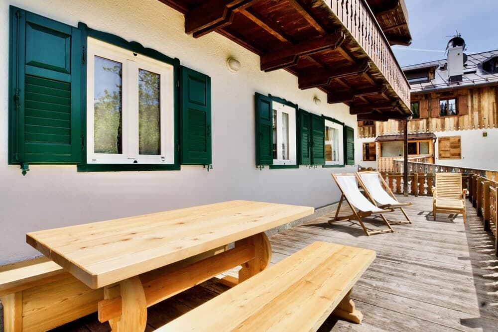 Brand new Beautiful 3 Bedroom few Steps From Centre