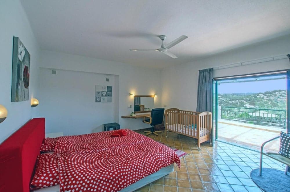 Villa Metacasa by Portucasa