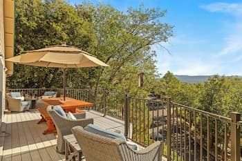 Bearfoot Lodge Near Hiking & Skiing!