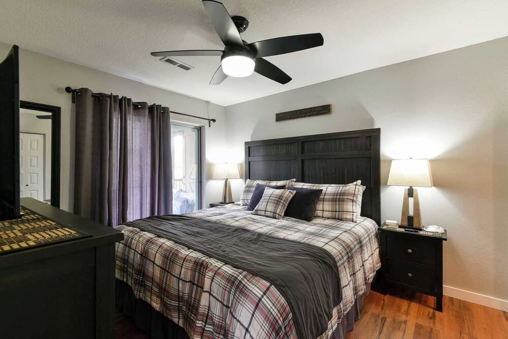 Table Rock Lookout Duo - Spacious Balcony