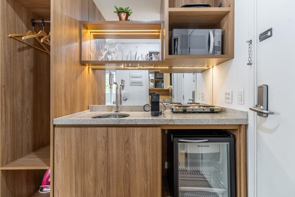 Comfort Pool gym Just Meters From the Subway