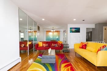 Cheerful & Beautiful 3-Bedroom Ranch