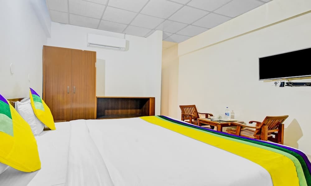 Itsy by Treebo - Paras Tower