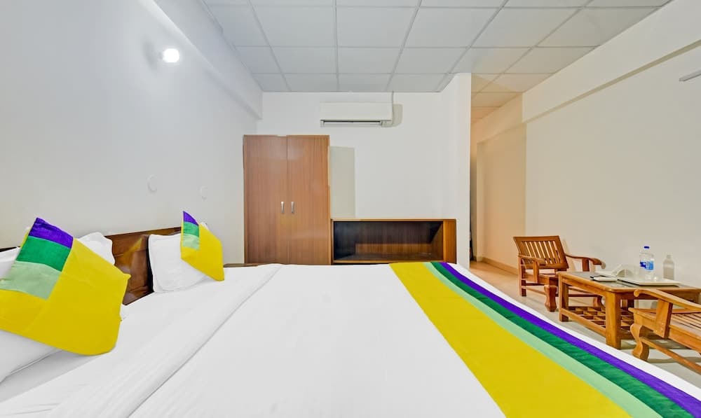 Itsy by Treebo - Paras Tower