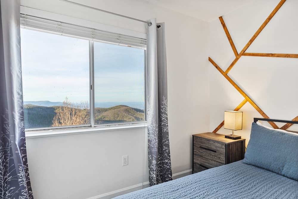 The Summit 5307 / INDOOR AND OUTDOOR POOLS