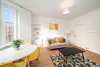 Dunn Street Apartment - Your Paisley Calling