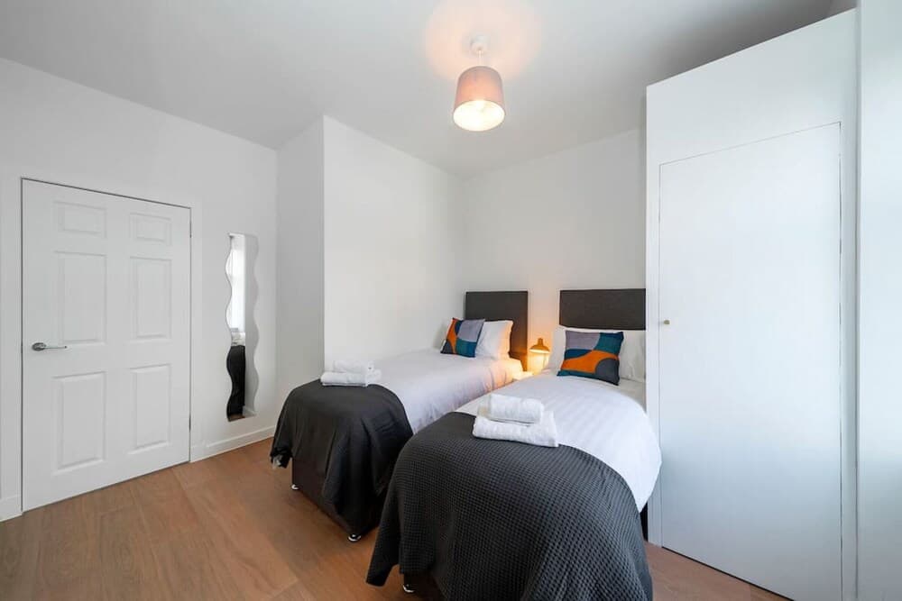 Dunn Street Apartment - Your Paisley Calling