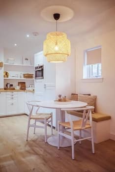 At The River - Fairytale Cottage by the Beach