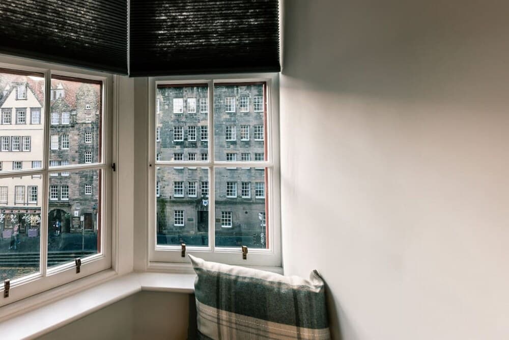 Writer s Apartment - Beautiful One Bed on the Famous Royal Mile
