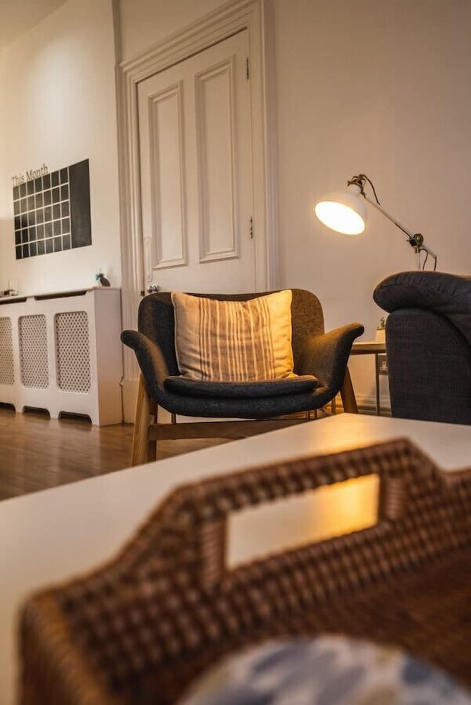 Castle Beach - Spectacular Victorian Villa