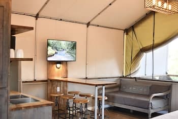 23 Son's Rio Cibolo - Birdhouse Cabin