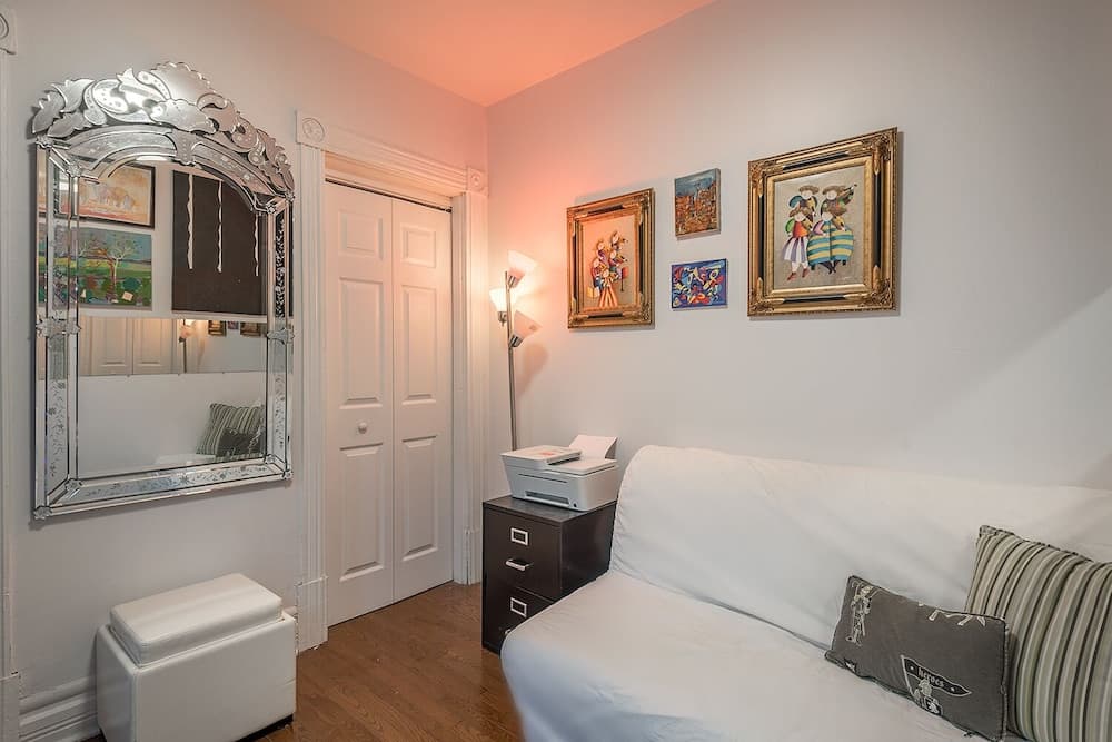 Beautiful 2 BR in the Heart of Downtown