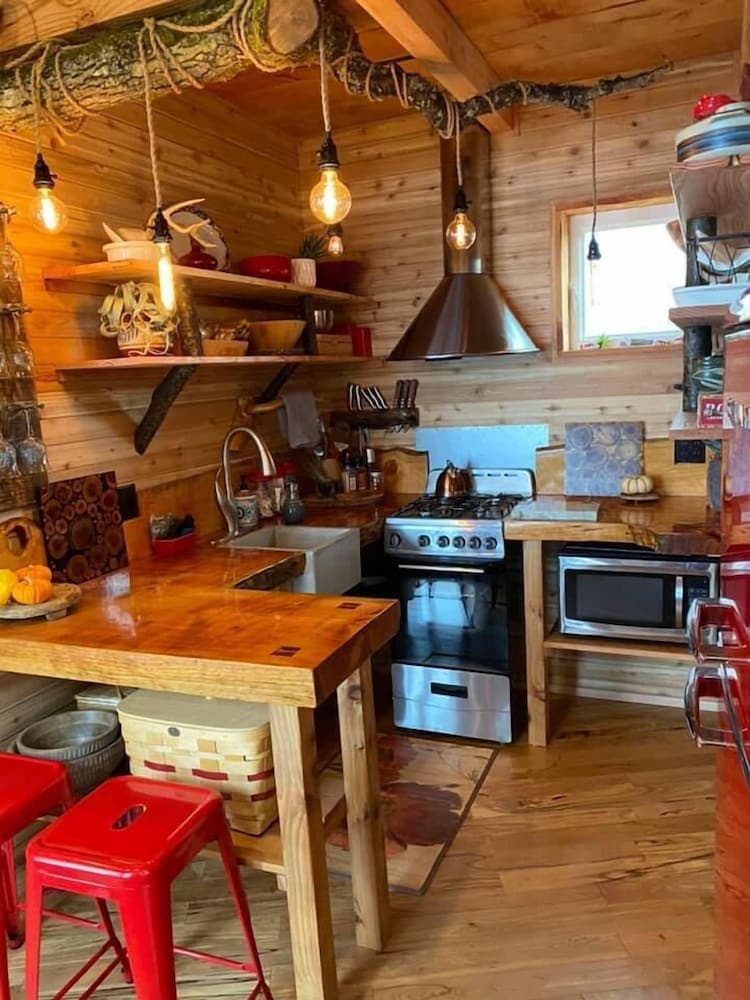 Treehouse over the water - Eagle's Nest