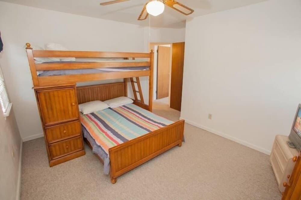 No Worries Family Home Features Bbq, Across From The Beach Access 2 Bedroom Home by Redawning