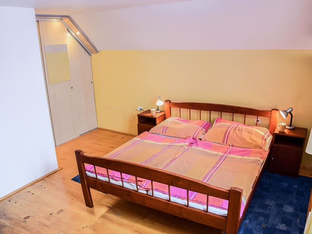 Loukov u Semil H je nad Jizerou