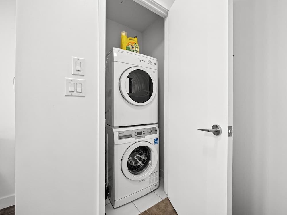 Stallion Suites Opp CN Tower & Scotiabank Arena