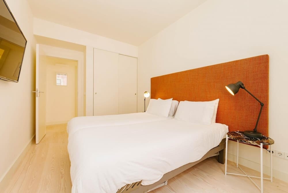 Lady Madonna in Lisboa Ciudad