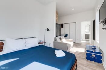 Feel Comfy And Cozy At This Lovely Chi-town Home Away From Home - 747 Lofts Cabin 308 by RedAwning