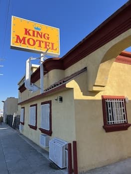 KING MOTEL