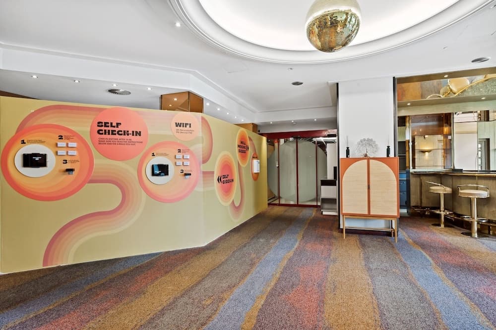 becozy Au Parc Self Check-in Hotel Retro