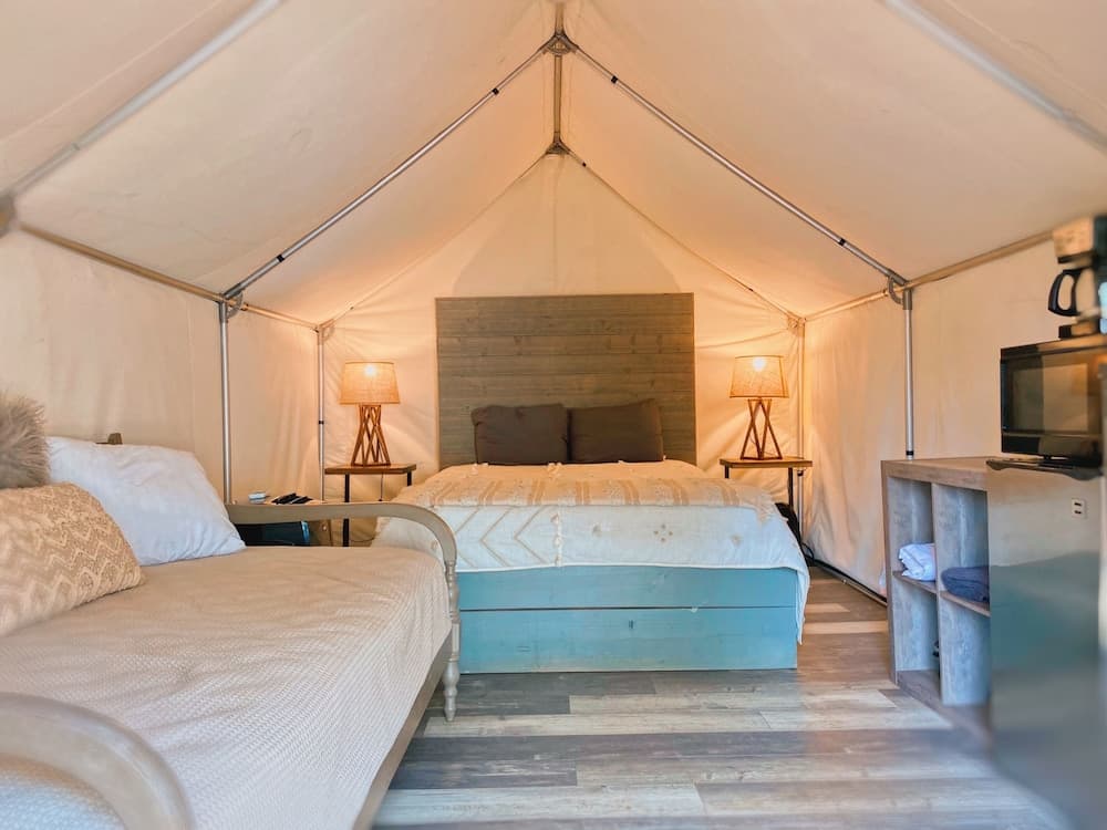 13 Blue River Camp - Glamping Cabin