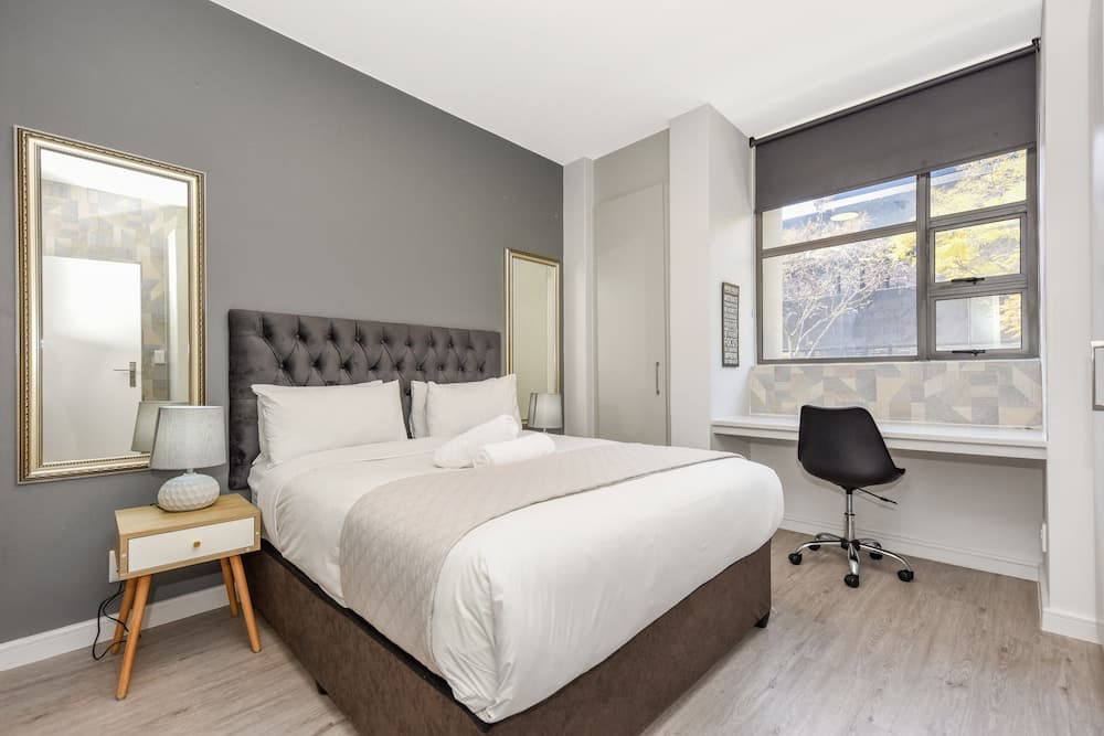 Easy Stay - The Median