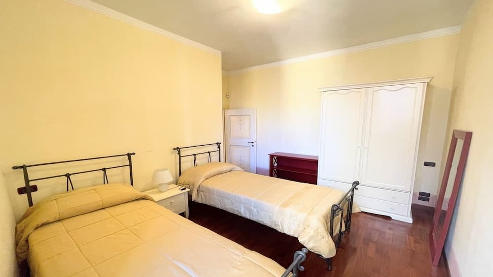 Spoleto Detached Villa Centrally Located - car Unnecessary - Wifi - Sleeps 10