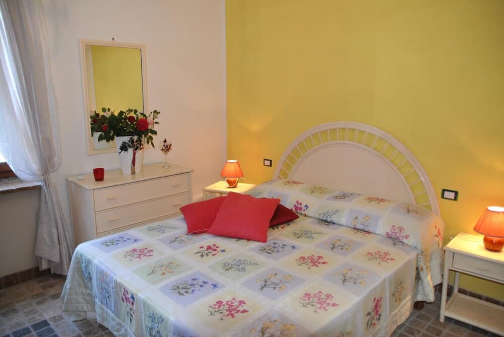 Meridiana Holiday House With Shared Swimming Pool