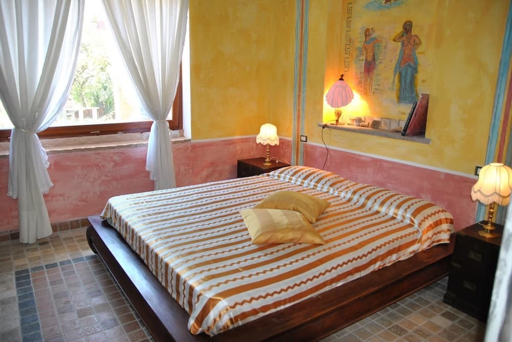 Meridiana Holiday House With Shared Swimming Pool