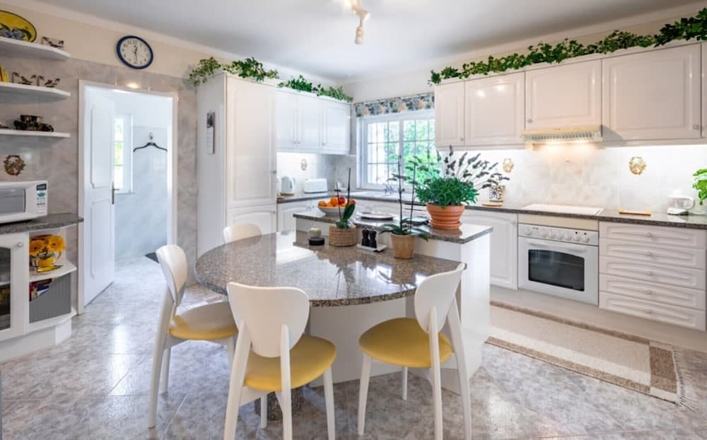 Beautiful 3-bed Villa in Faro Spool & Seaview