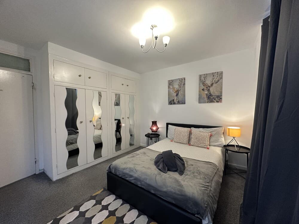 Gorgeous 4 Bedrooms, 5-baths House Central London