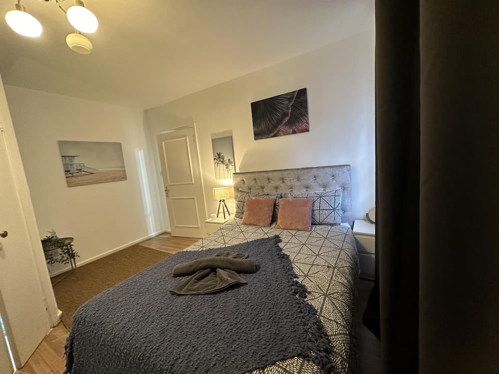 Gorgeous 4 Bedrooms, 5-baths House Central London