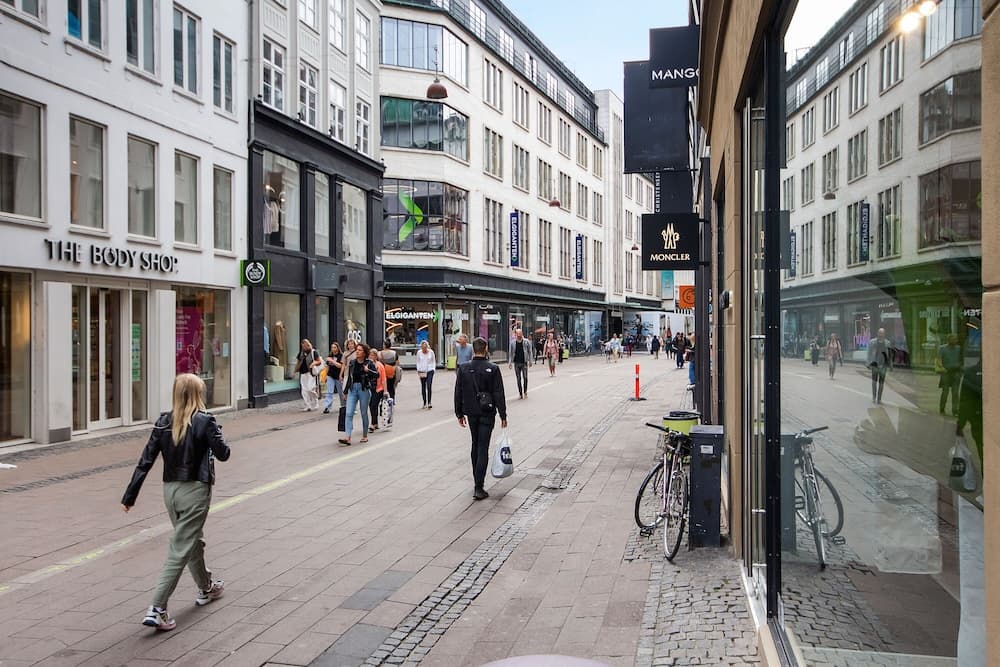 Sanders Regent - Lovely 2-bdr Apt w Terrace