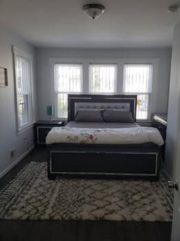 Lovely 3 Bedroom Apt With Parking On Premises