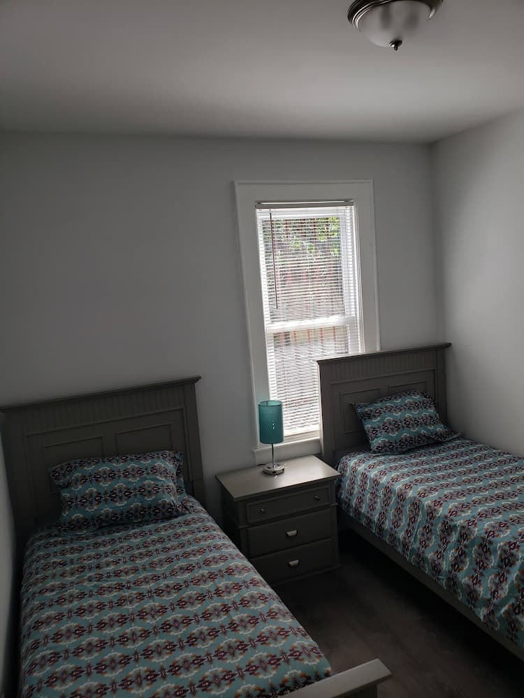 Lovely 3 Bedroom Apt With Parking On Premises