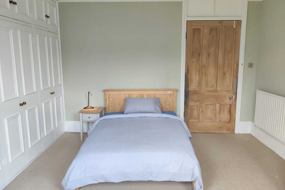 Serene 2 Bedroom Apartment in Clifton