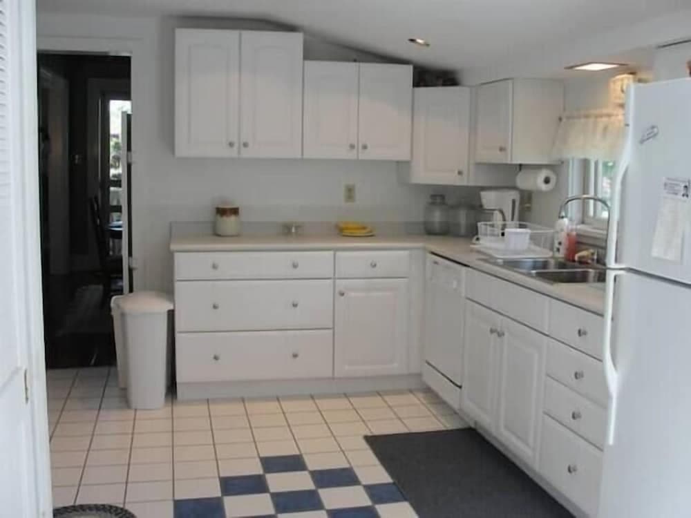 5449 Emerald 5 Bedroom Home by RedAwning