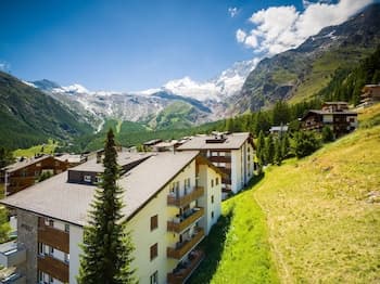 Impeccable 3-bed Duplex Penthouse in Saas-fee