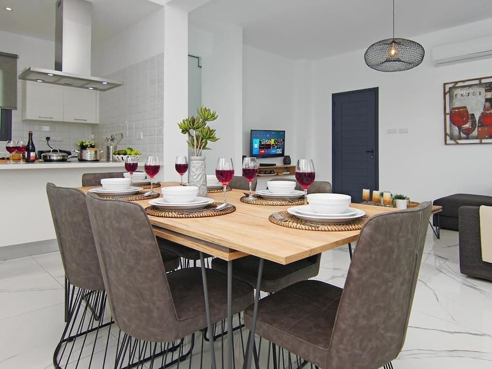 mey Pernera in Pernera