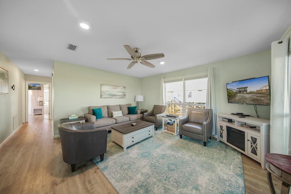 Peaceful House Walking Distance to Sandy Beach