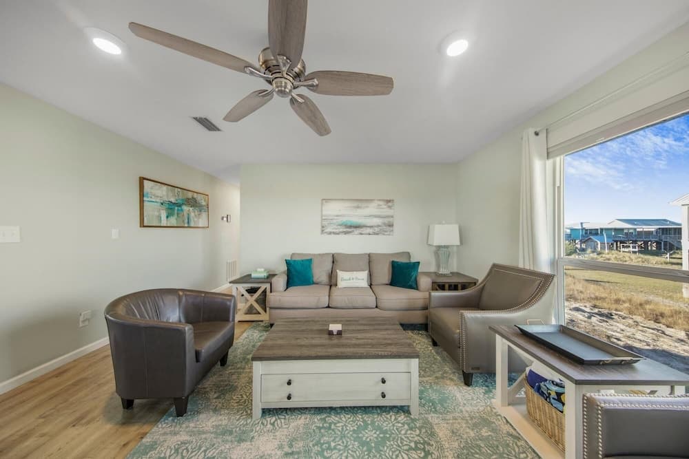 Peaceful House Walking Distance to Sandy Beach