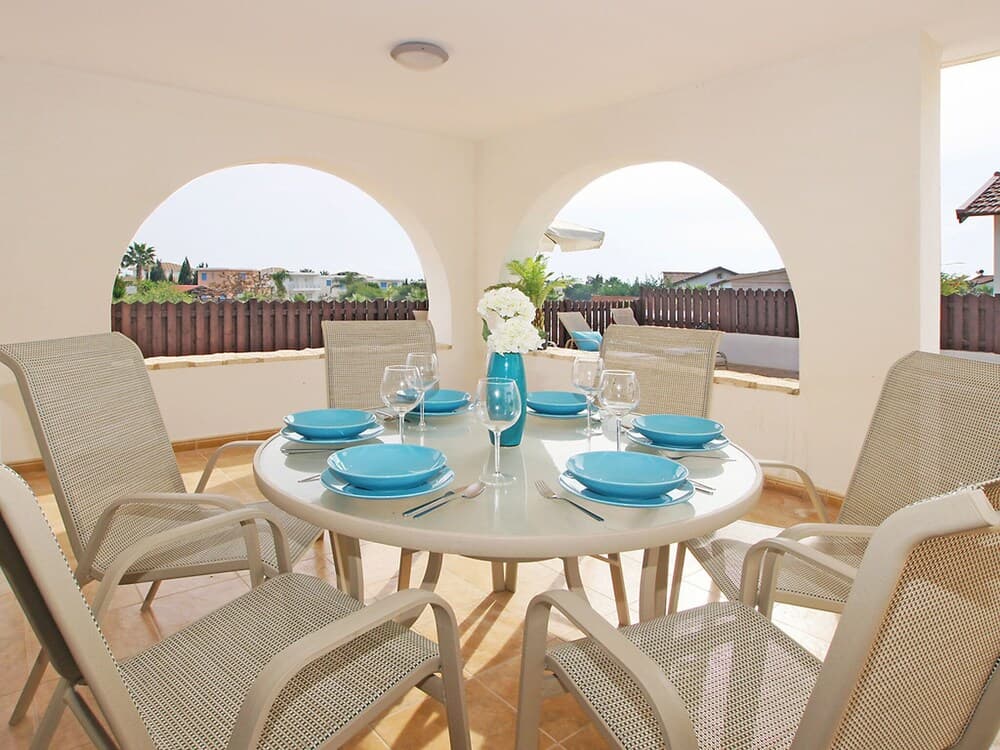 Merry Sotira in Sotira