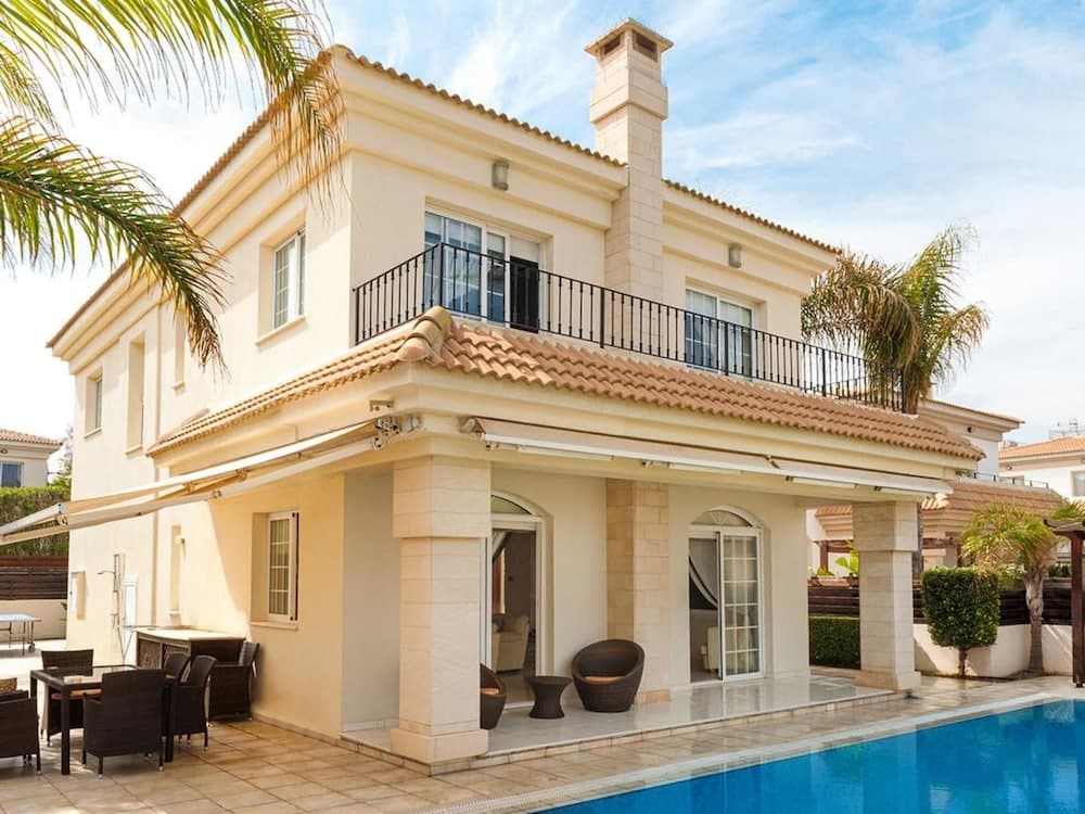 Oceania Paralimni in Paralimni