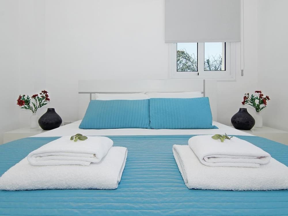 Paloma Paralimni in Paralimni